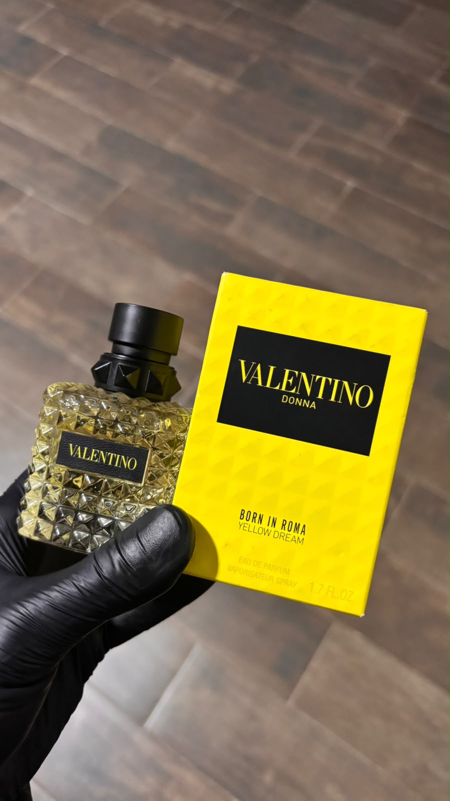 Valentino Donna Born in Roma Yellow Dream perfume