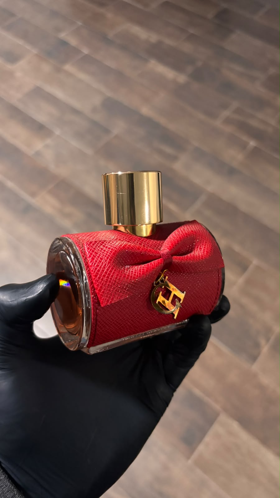 Carolina Herrera CH privée perfume