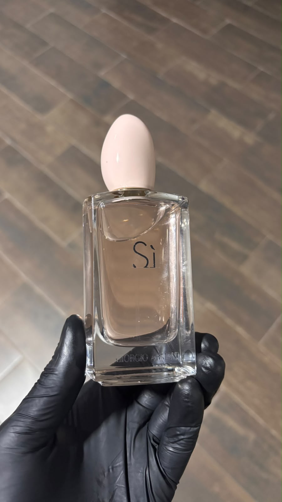 Giorgio Armani SÍ perfume
