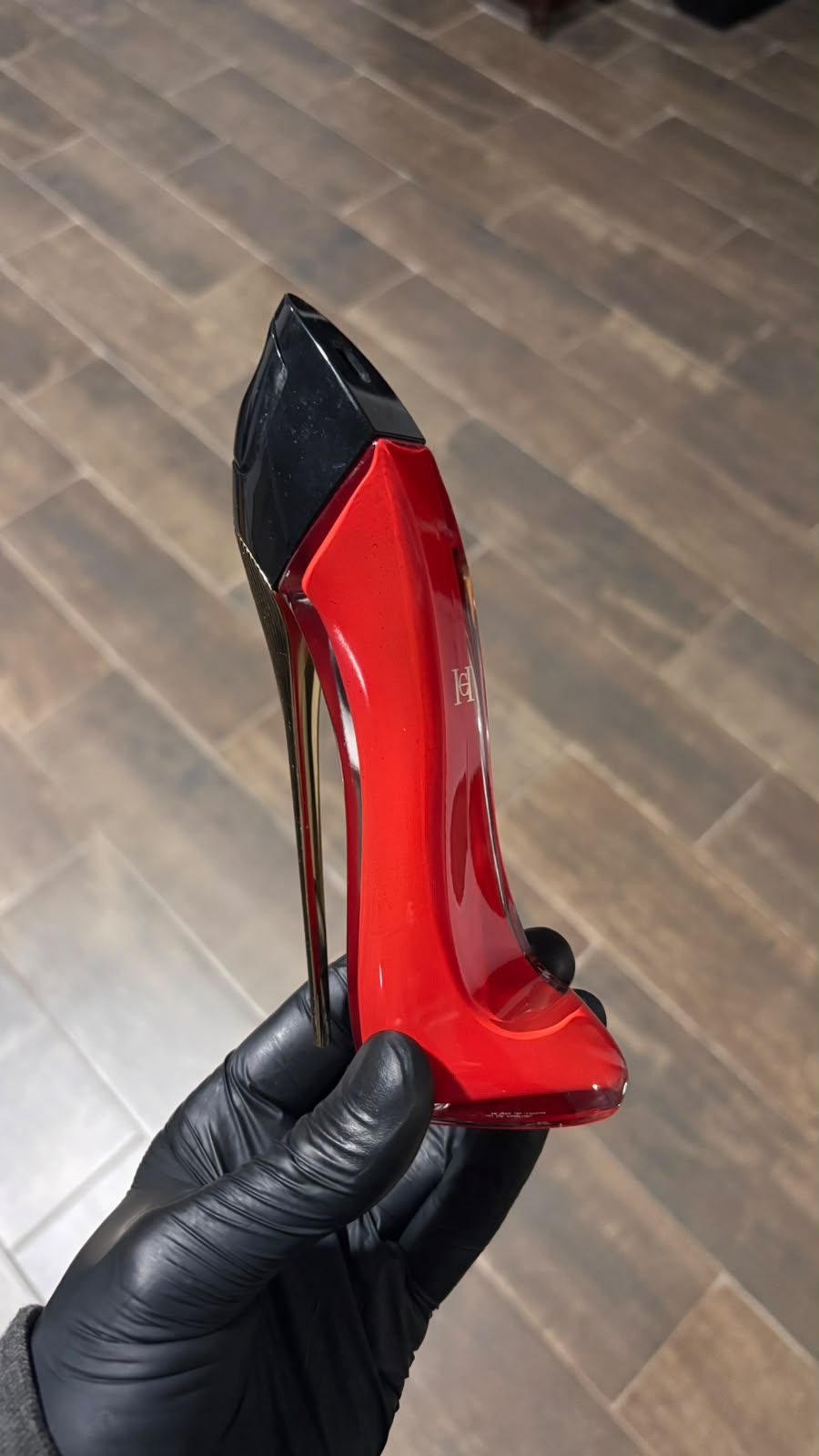 Carolina Herrera Very Good Girl perfume